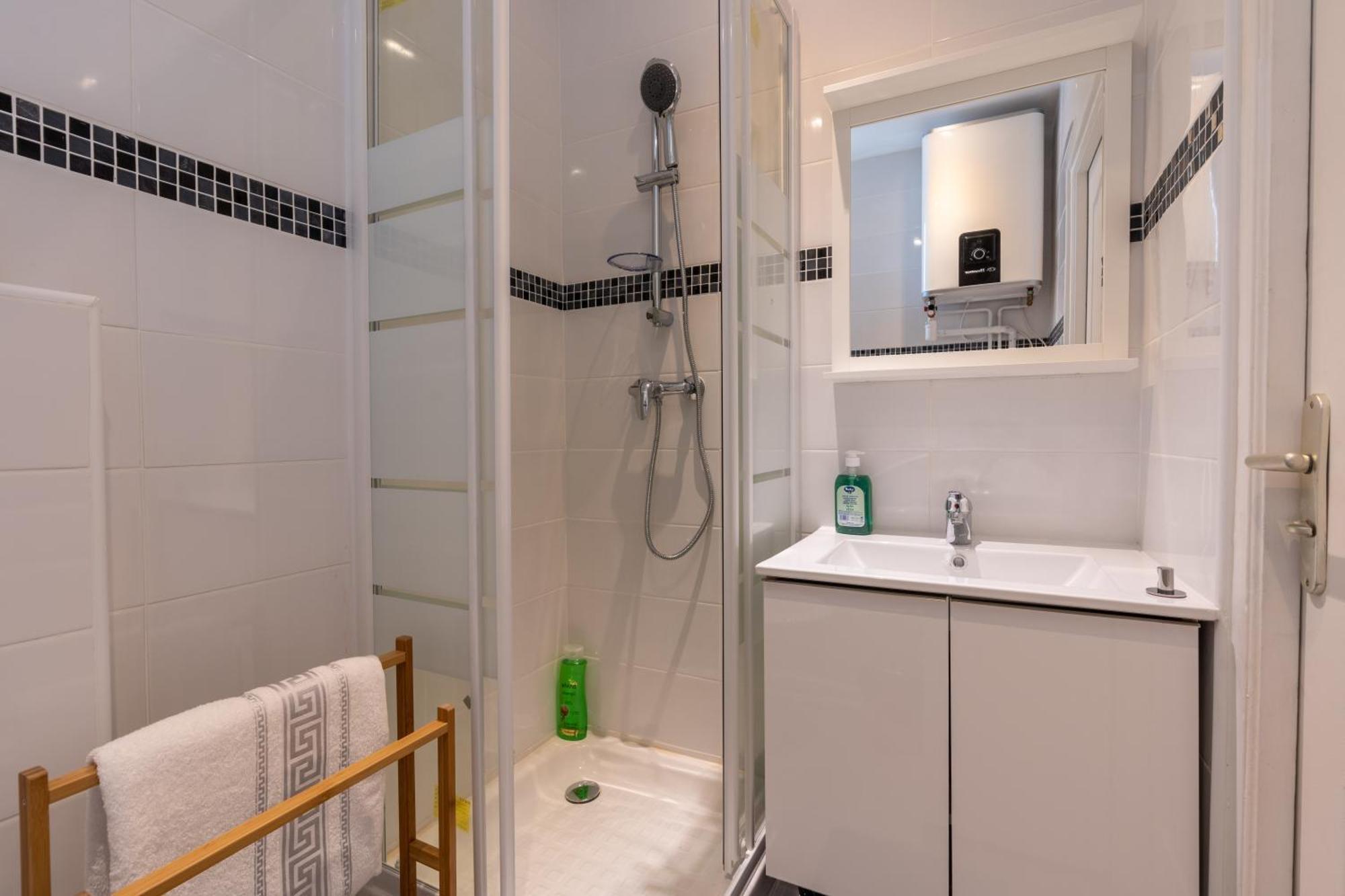 Charmant 2 Pieces Pour 4 Personnes A Courbevoie Apartman Kültér fotó